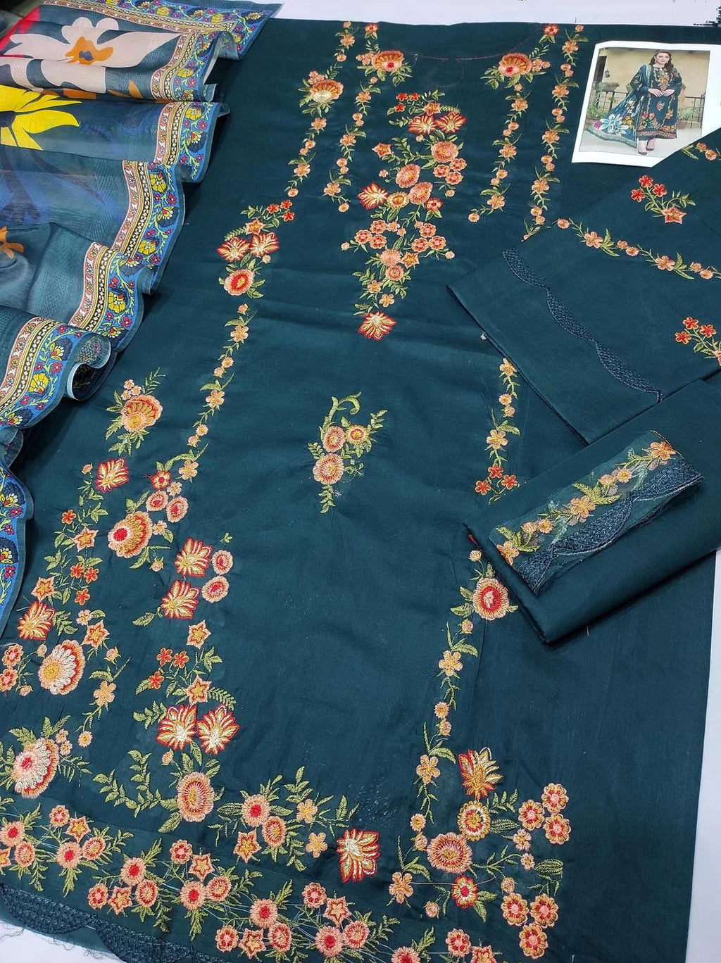 3 Pcs Lawn Embroidered Suit – Green Floral
